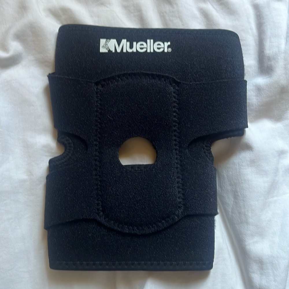 Mueller Velcro knee brace